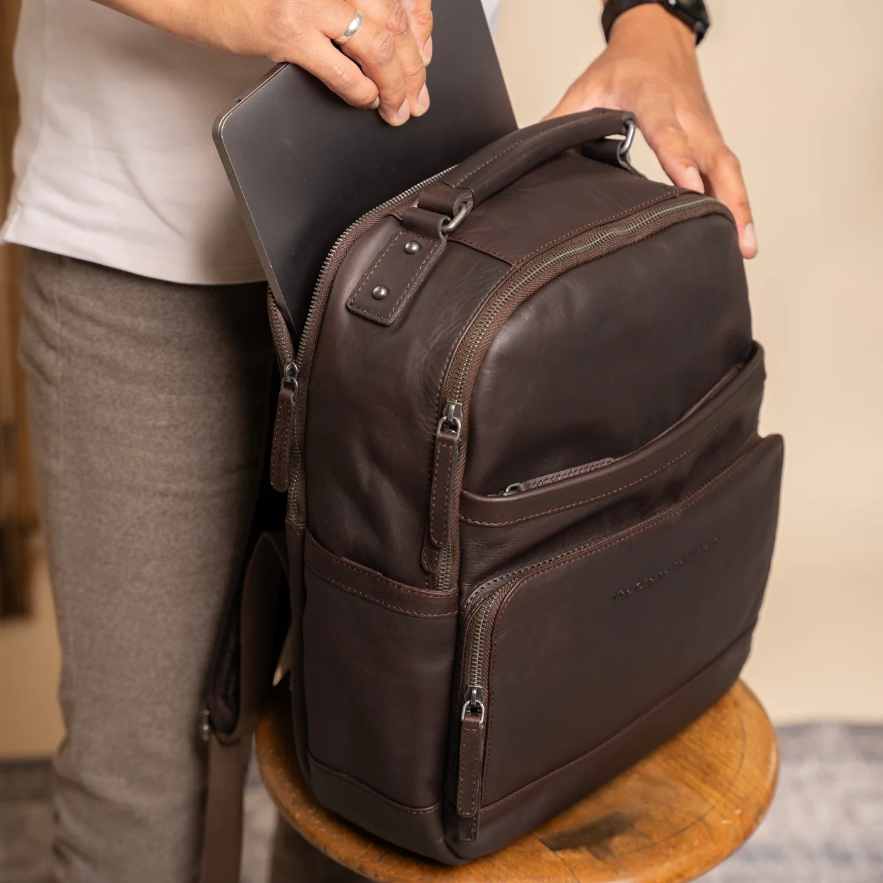 Leather Laptop Backpack Brown Austin - Image 3