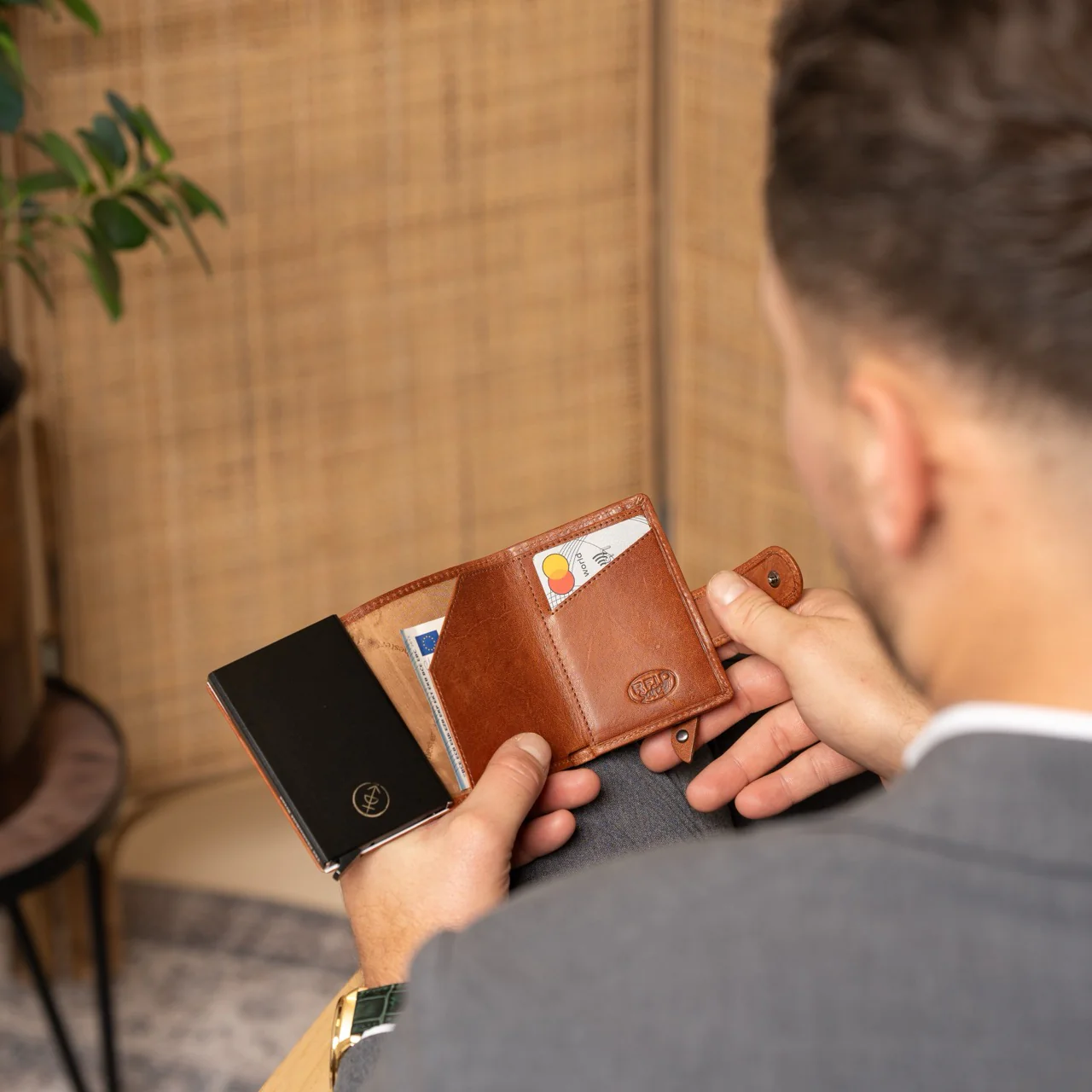 Leather Card Holder Cognac Larino - Image 3