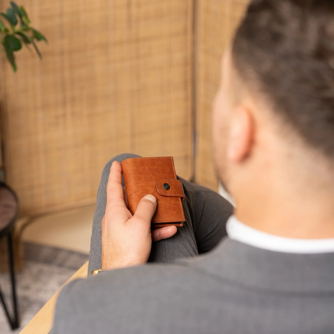 Leather Card Holder Cognac Lesina - Image 2