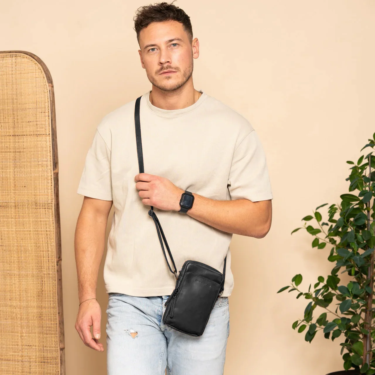 Leather Phone Bag Black Hamilton - Image 2