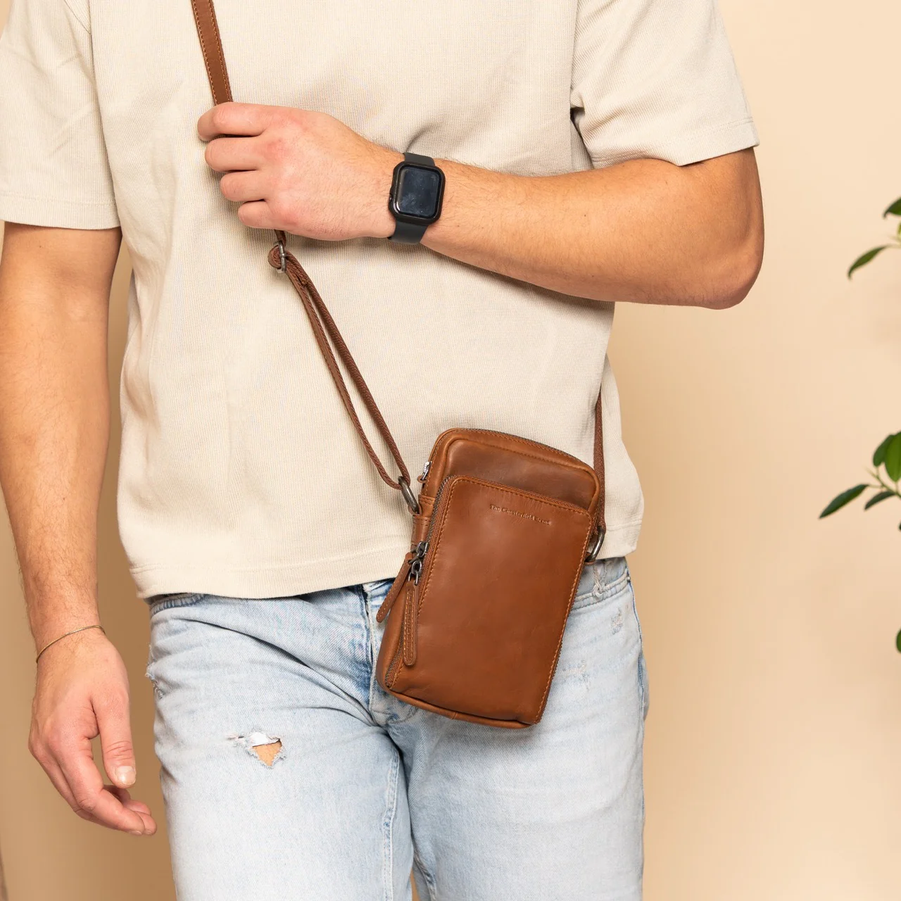 Leather Phone Bag Cognac Hamilton - Image 2
