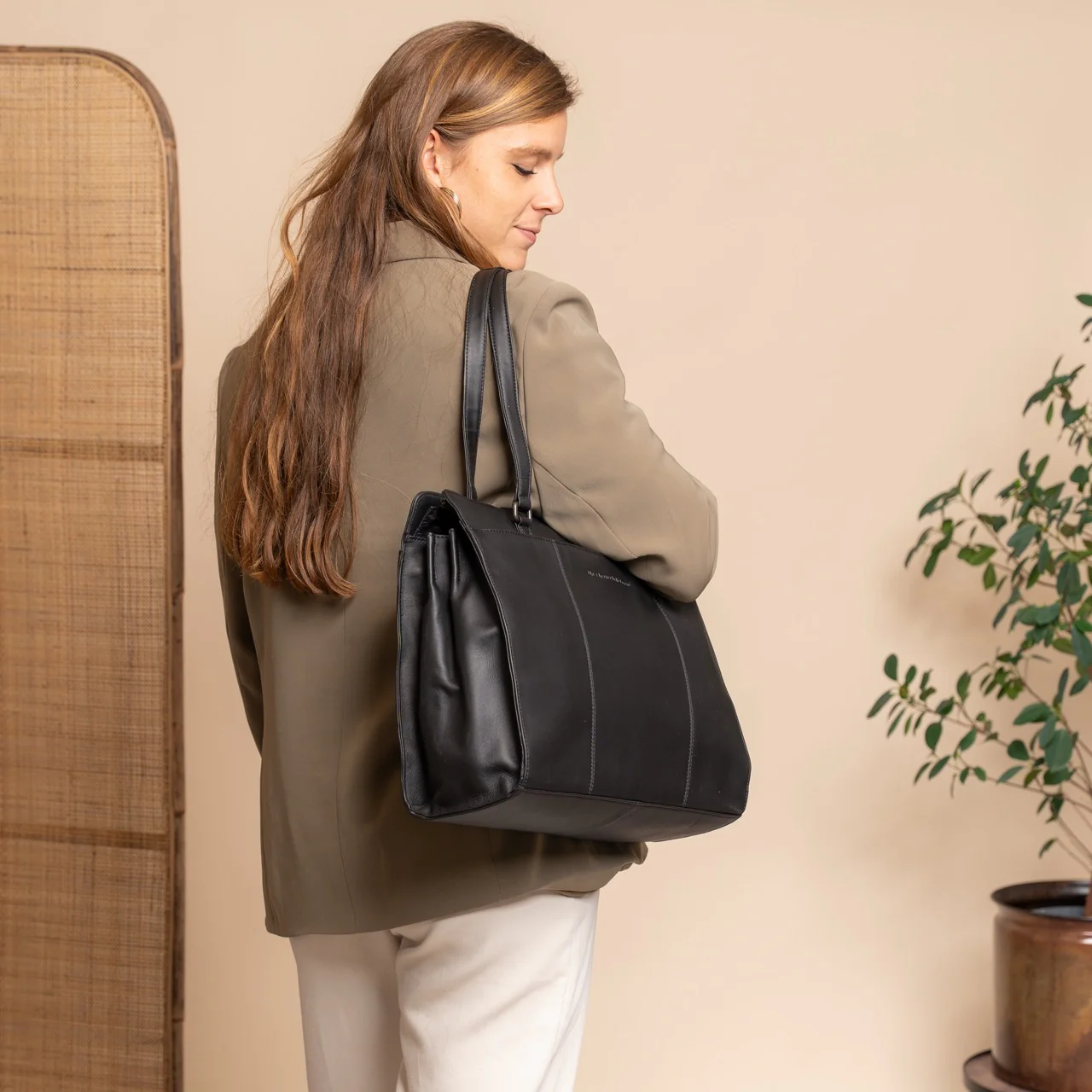 Leather Shoulder Bag Black Fidenza - Image 2