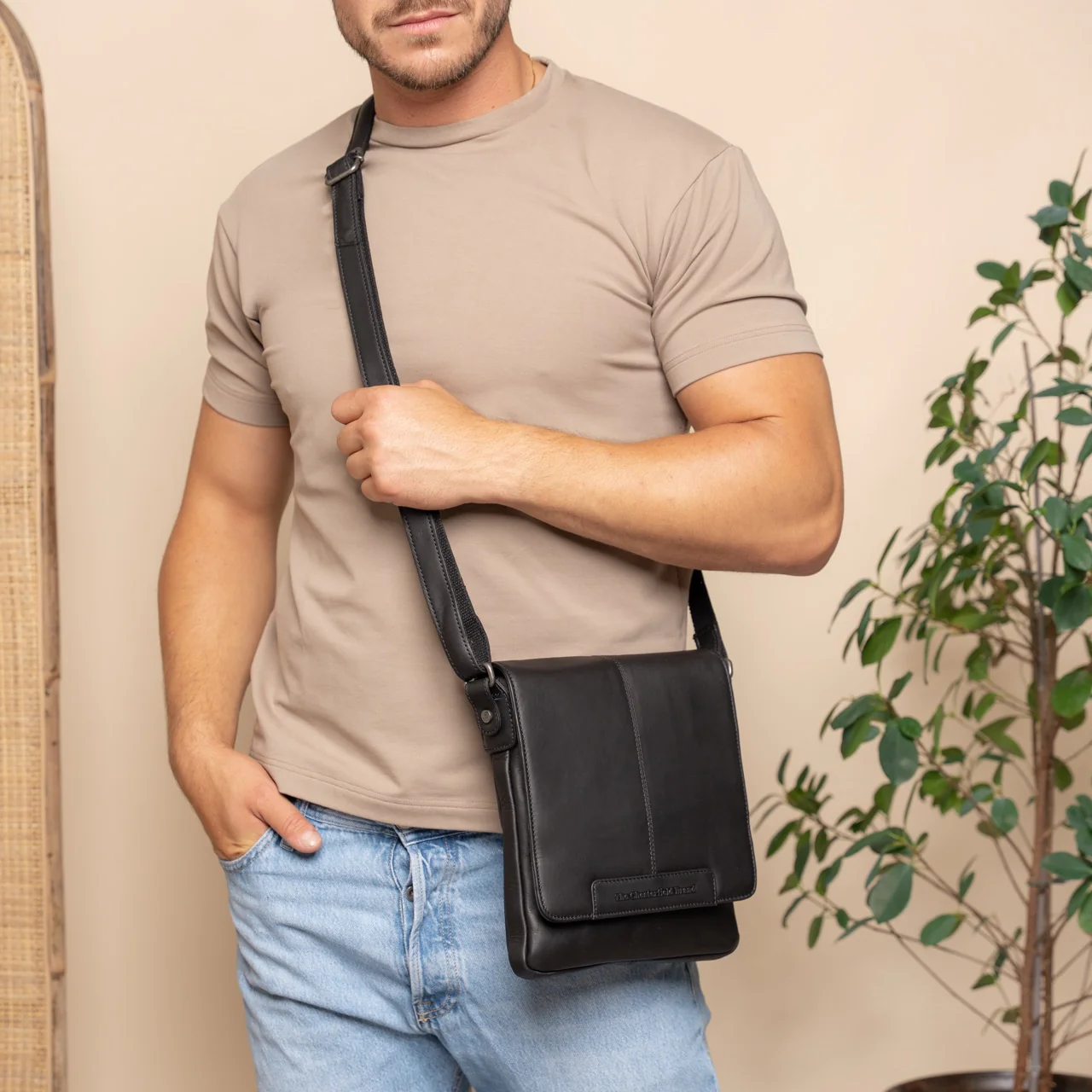 Leather Crossbody Bag Black Bodin - Image 3