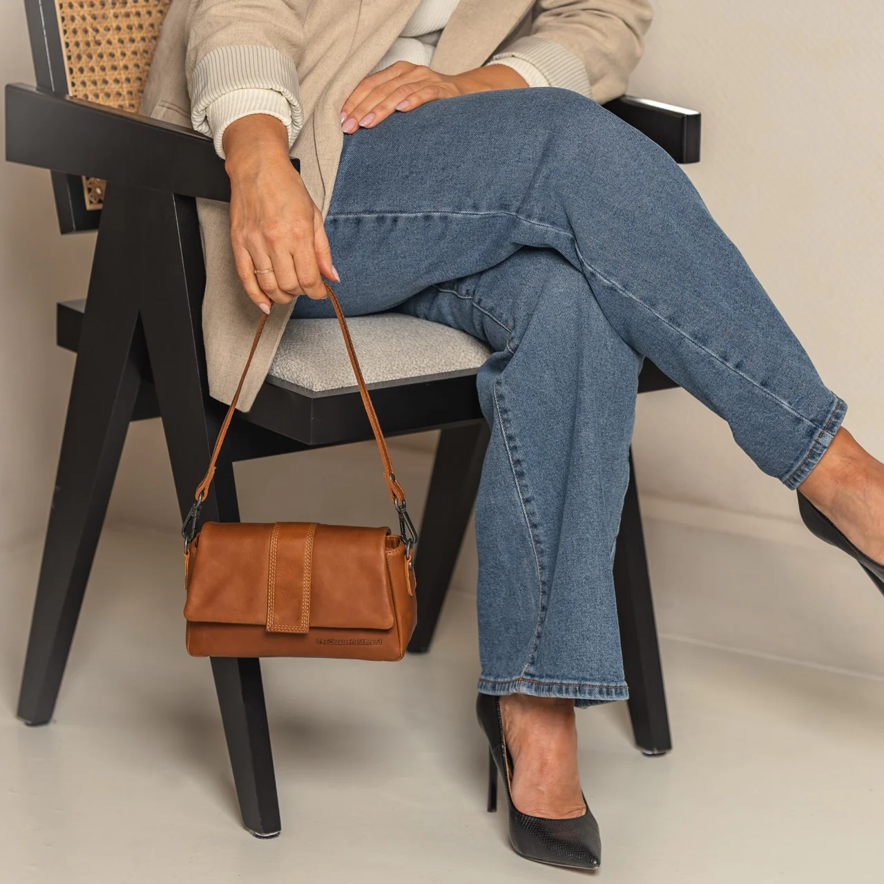Leather Shoulder Bag Cognac Clifden - Image 2