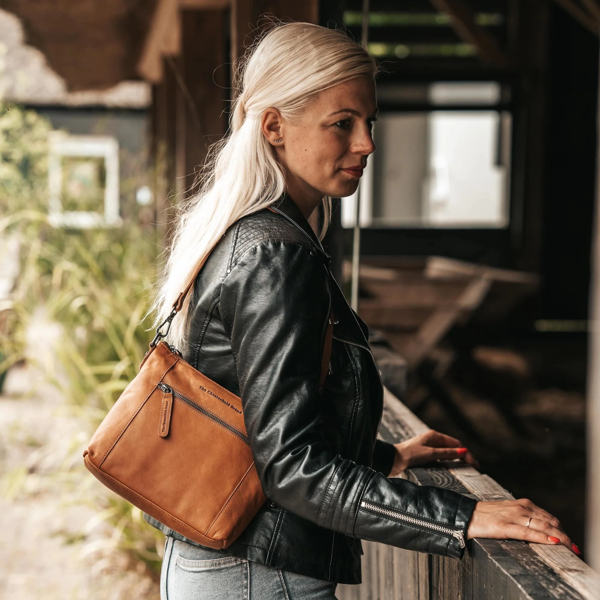 Leather Crossbody Bag Cognac Faro - Image 3