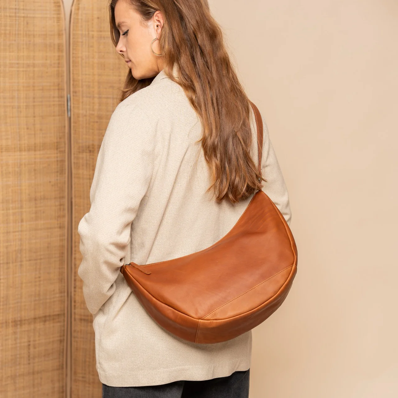 Leather Crossbody Bag Cognac Peckham - Image 2