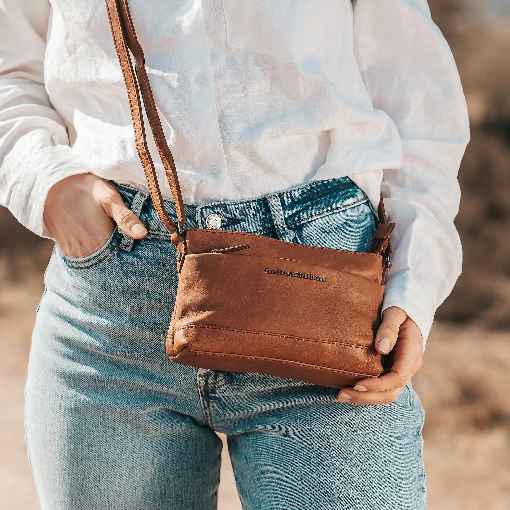 Leather Crossbody Bag Cognac Salerno - Image 2