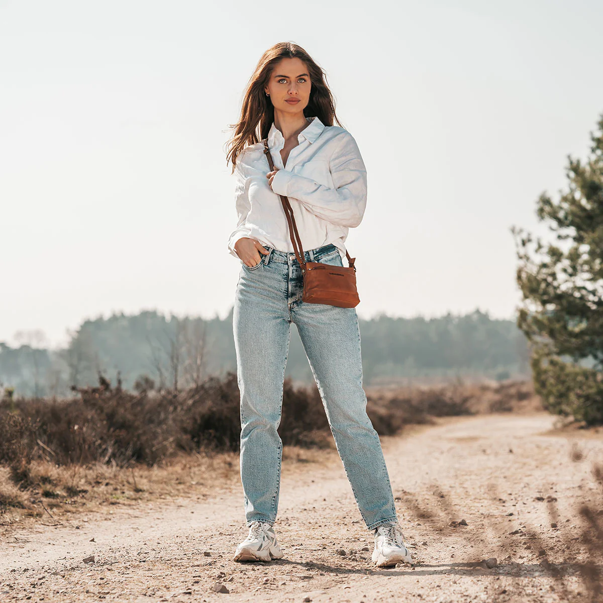 Leather Crossbody Bag Cognac Salerno - Image 3