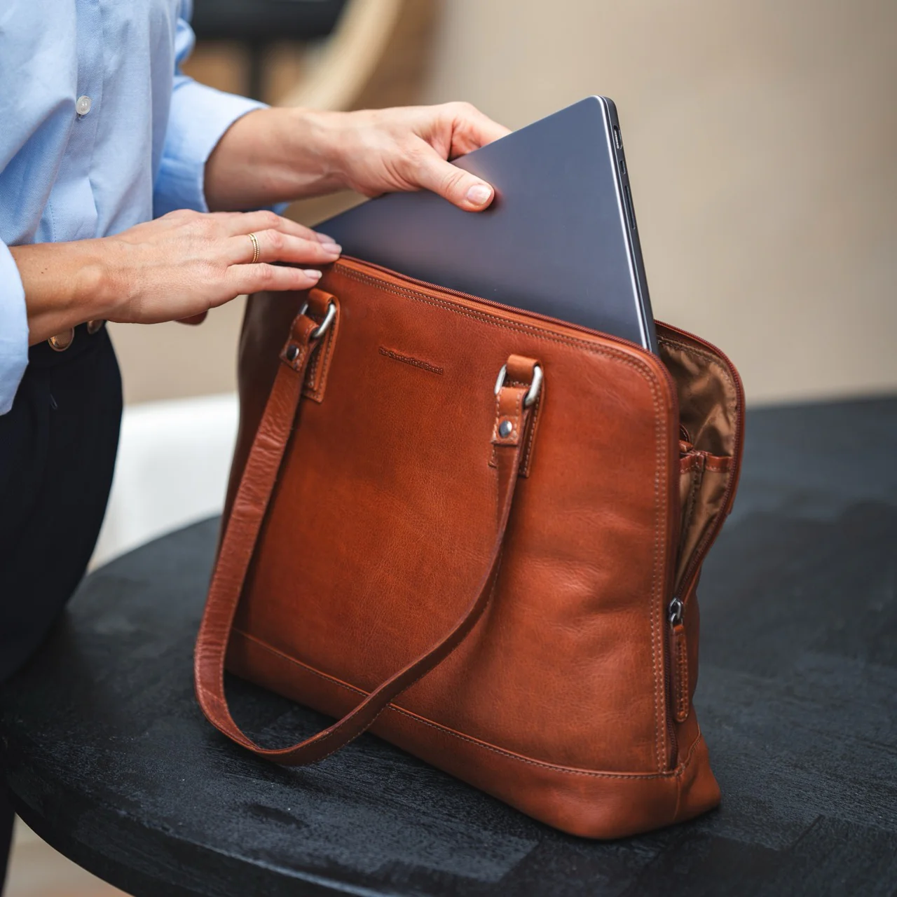 Leather Shoulder Bag Cognac Selvino - Image 2