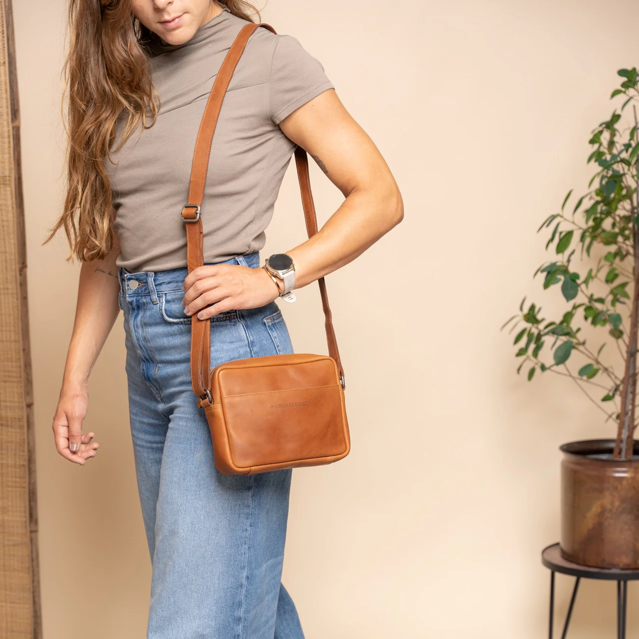 Leather Crossbody Bag Cognac Westmere - Image 2