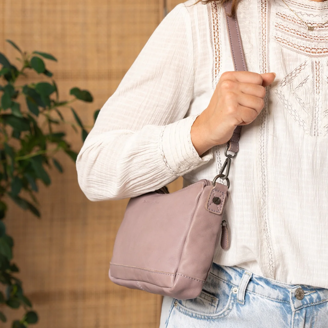 Leather Shoulder Bag Lavender Lilac Irving - Image 3