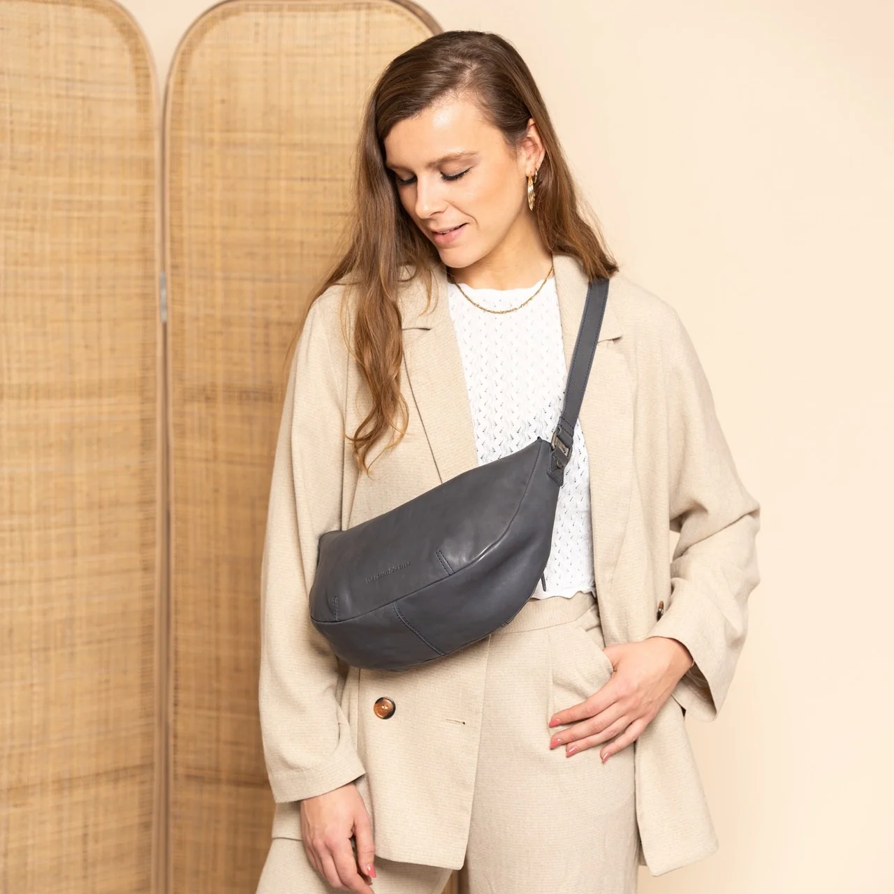 Leather Crossbody Bag Navy Clarita - Image 3