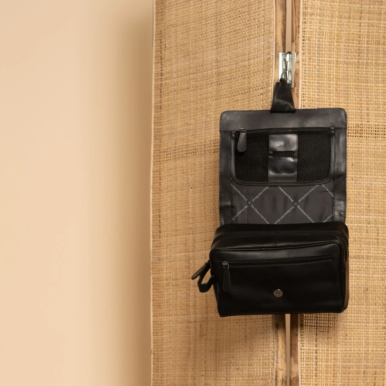 Leather Toiletry Bag Black Rosario - Image 3