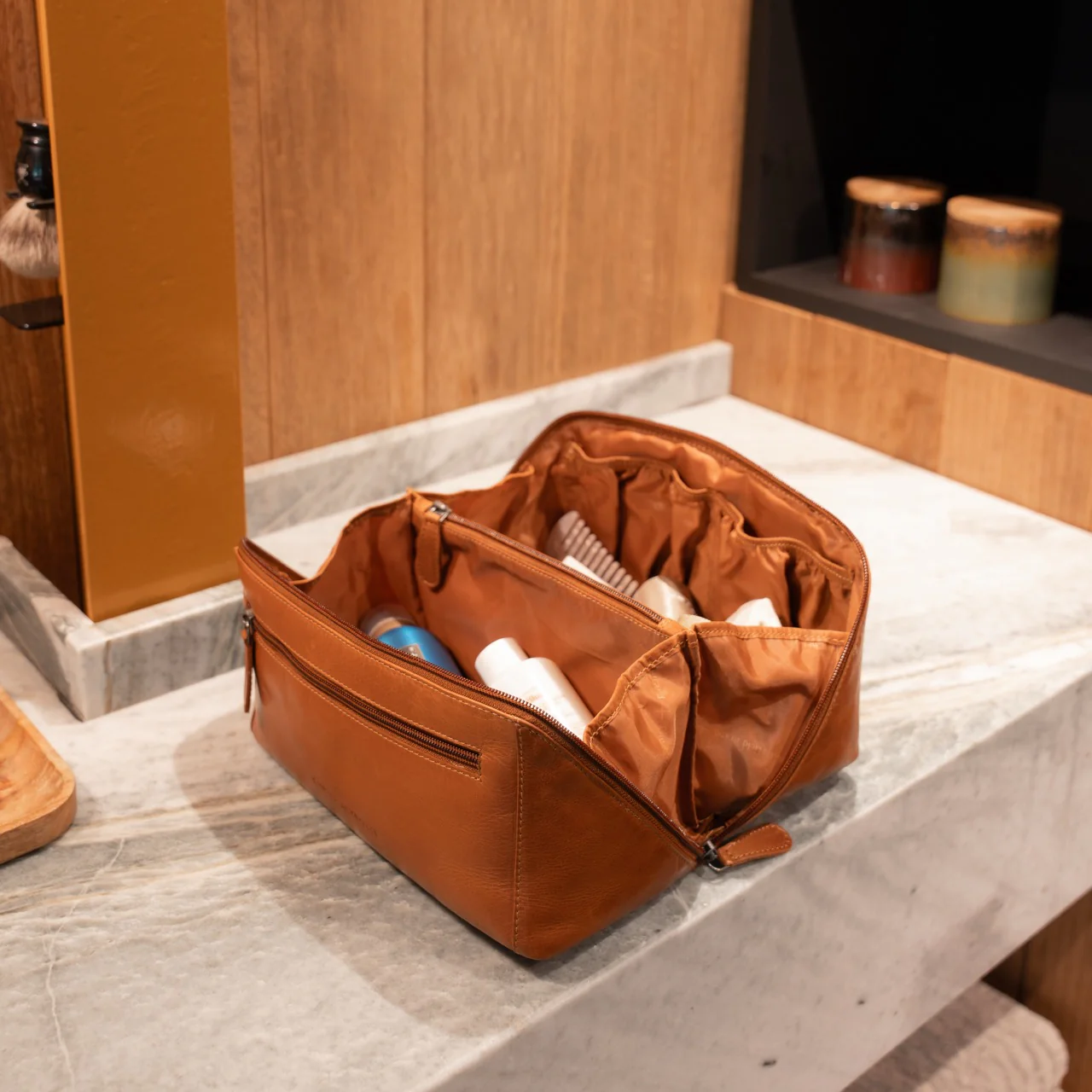 Leather Toiletry Bag Cognac Elmia - Image 2