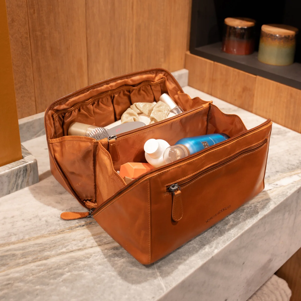 Leather Toiletry Bag Cognac Trevia - Image 3