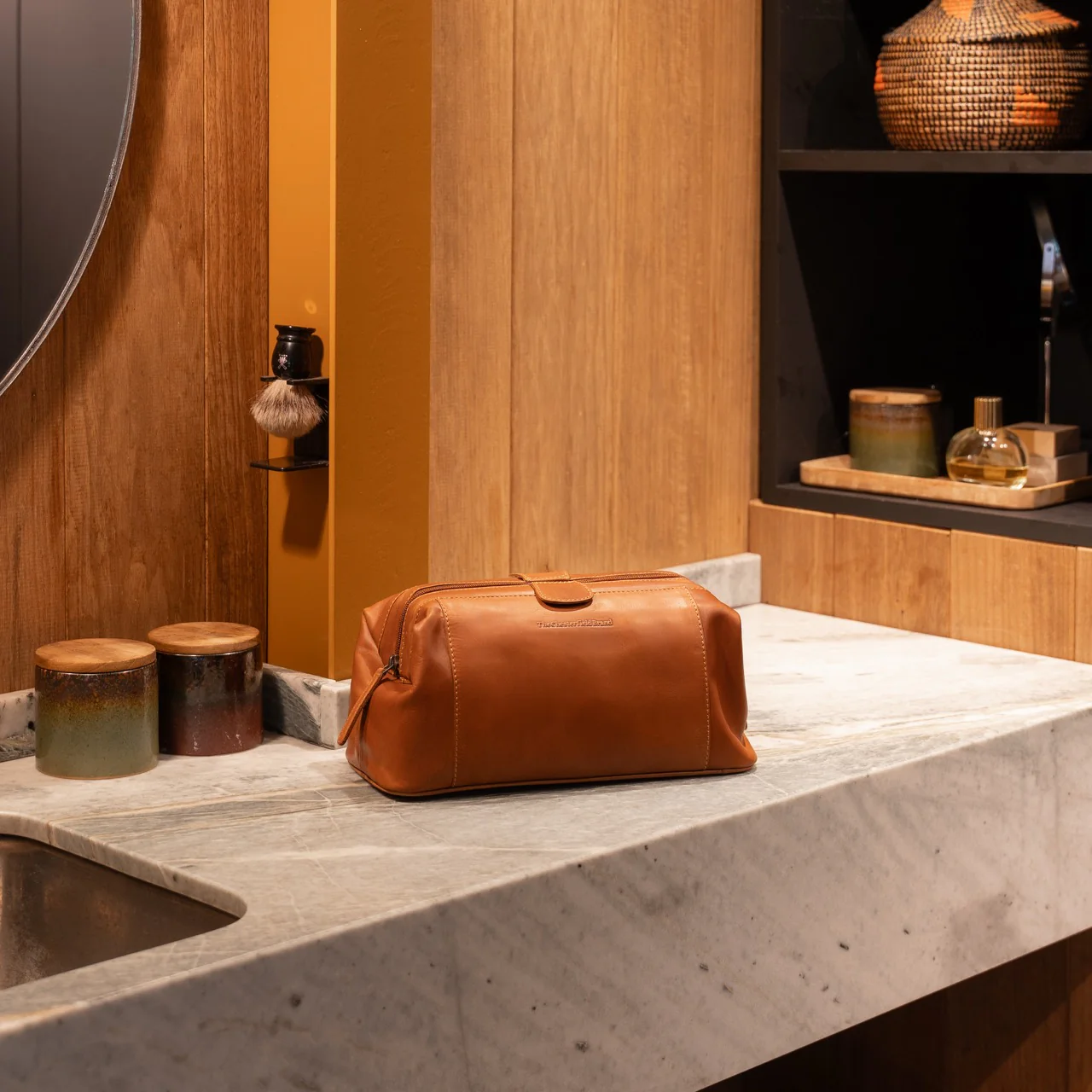 Leather Toiletry Bag Cognac Vince - Image 3