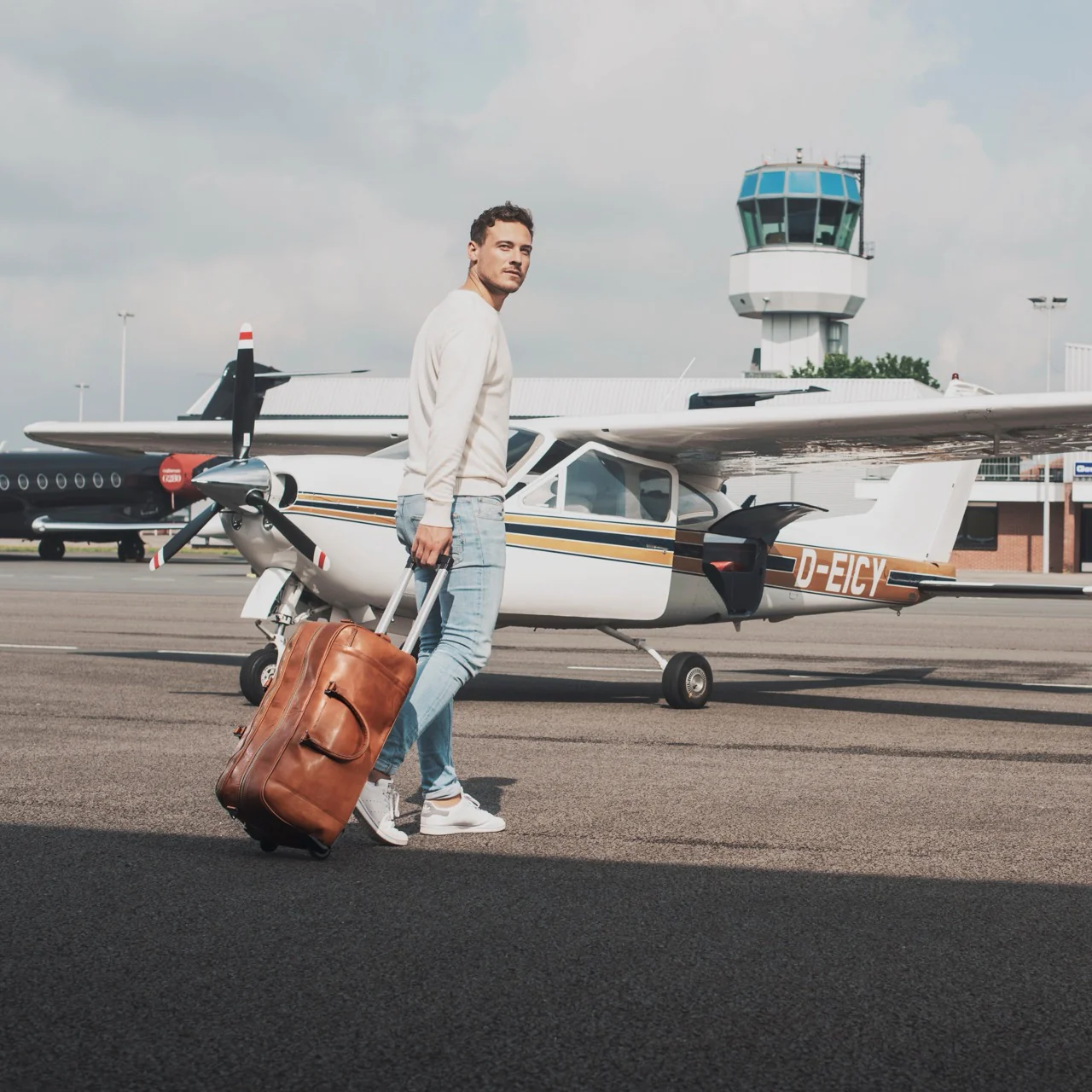Leather Weekender Trolley Cognac Jayven - Image 3