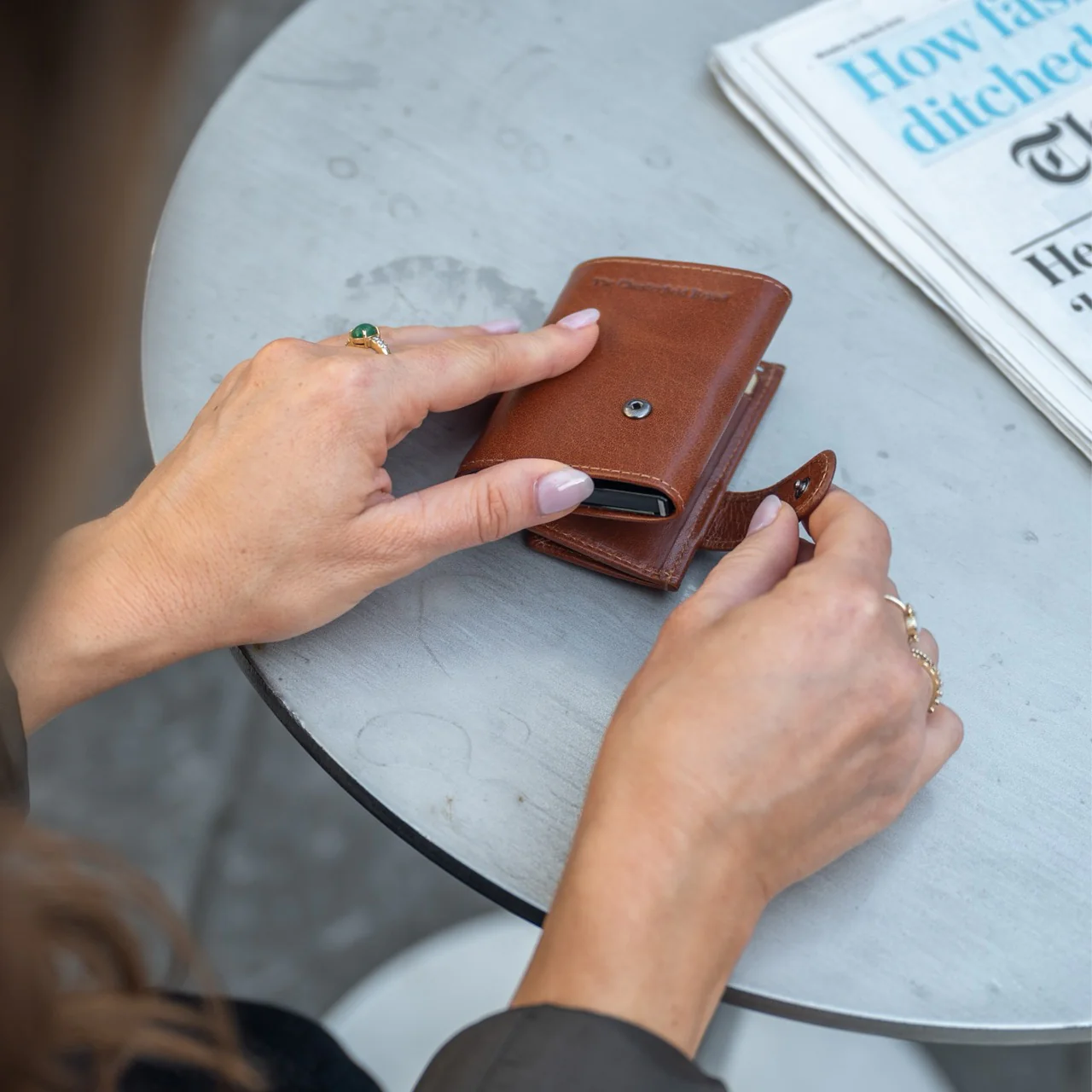 Leather Card Holder Cognac Mannheim - Image 3