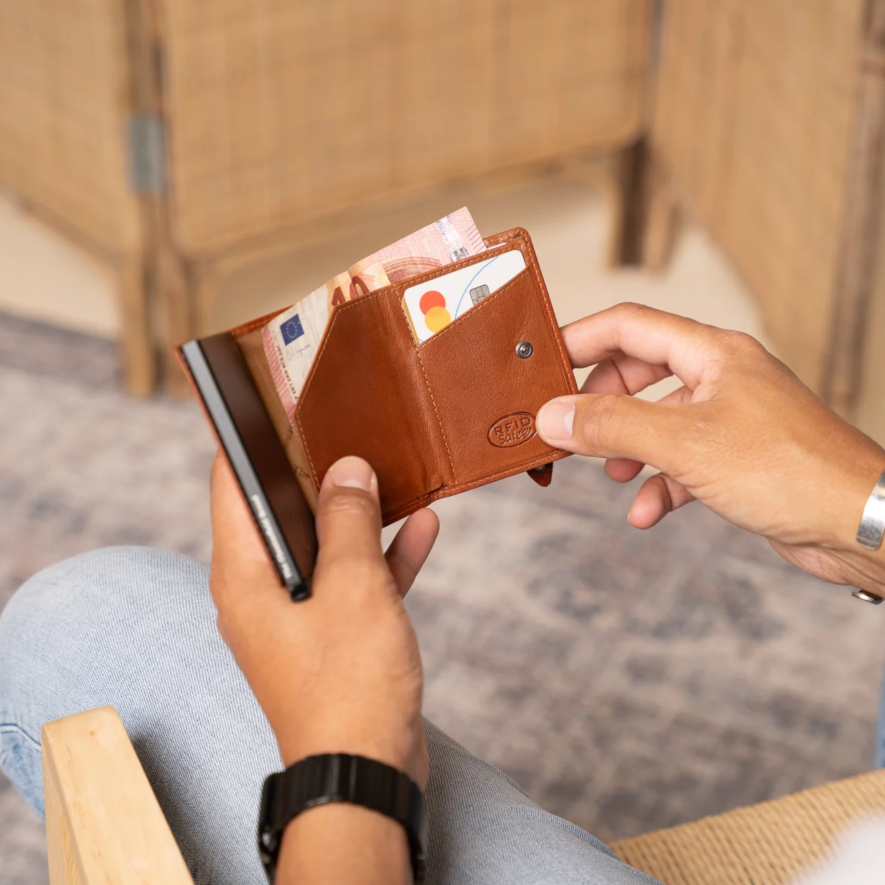 Leather Card Holder Cognac Paris - Image 3